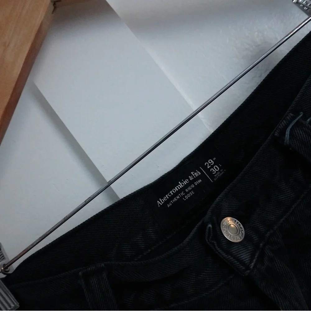 Abercrombie & Fitch Men’s Loose Cargo Jean Black